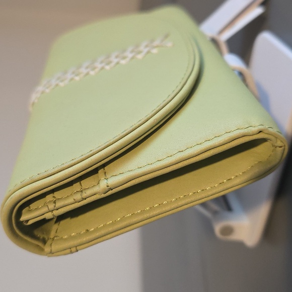 THE SAK NWT Fernwood Key Lime Large Leather Wallet - Picture 3 of 14